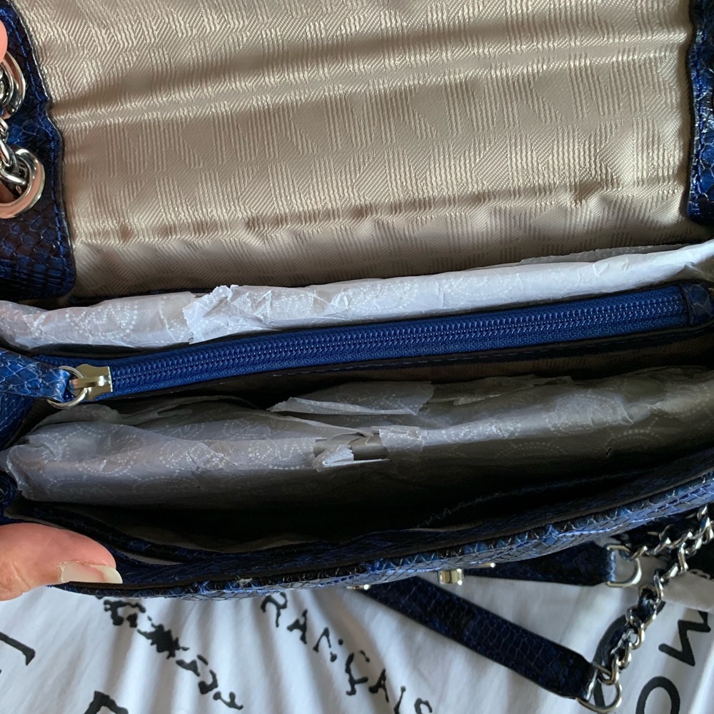 Michael Kors Sloan electric blue embossed leather - Picture 5 of 8